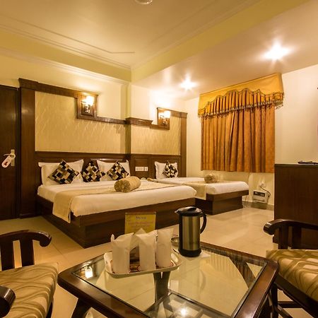 Hotel Grand Park Inn Delhi Kültér fotó