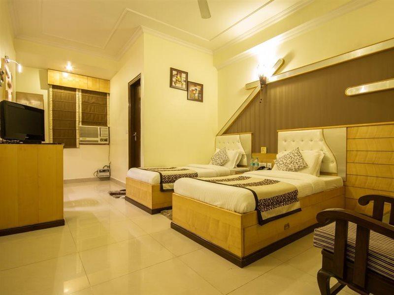 Hotel Grand Park Inn Delhi Kültér fotó