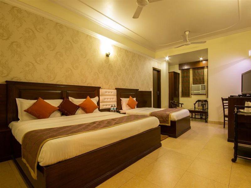 Hotel Grand Park Inn Delhi Kültér fotó