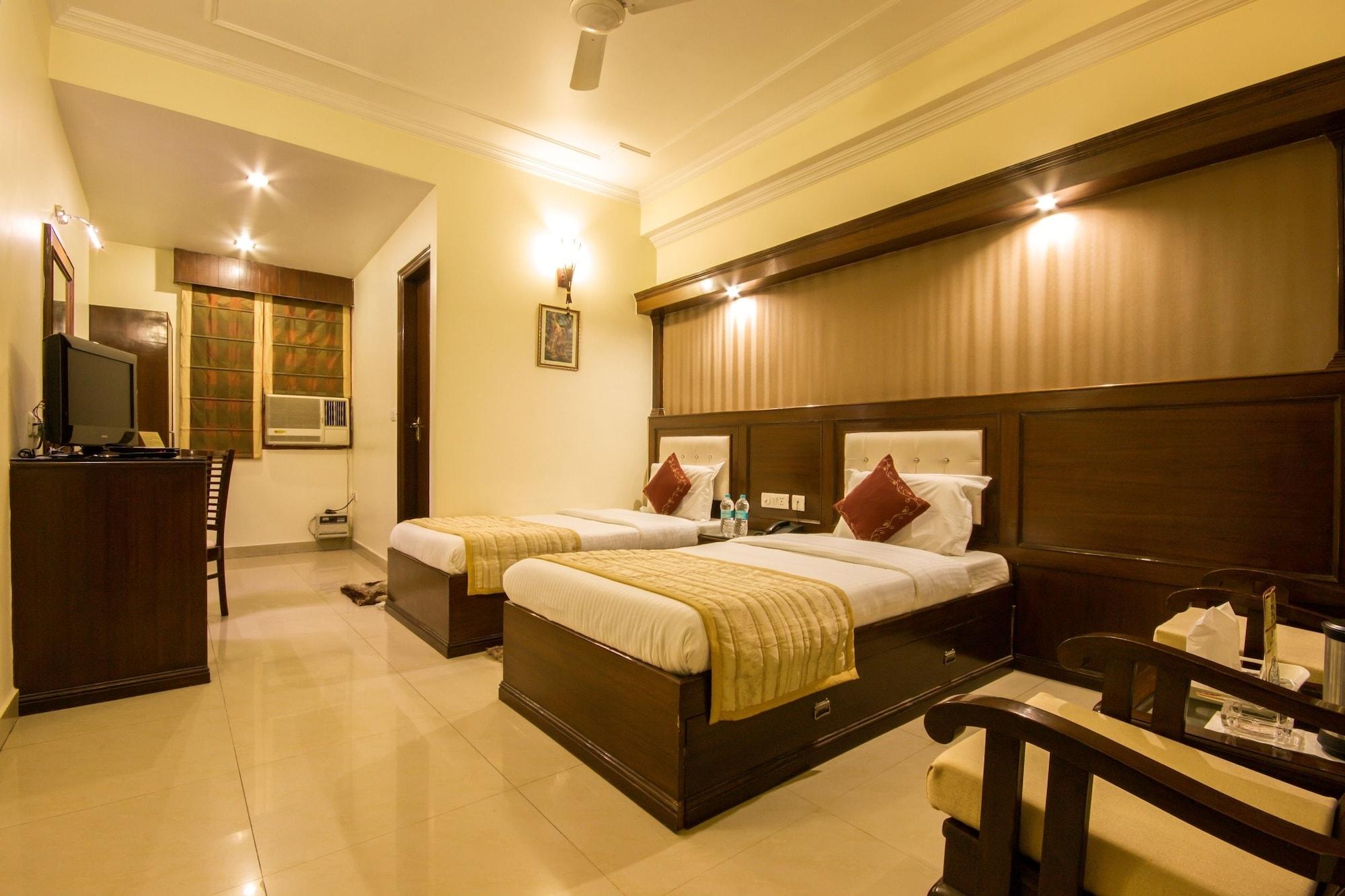 Hotel Grand Park Inn Delhi Kültér fotó