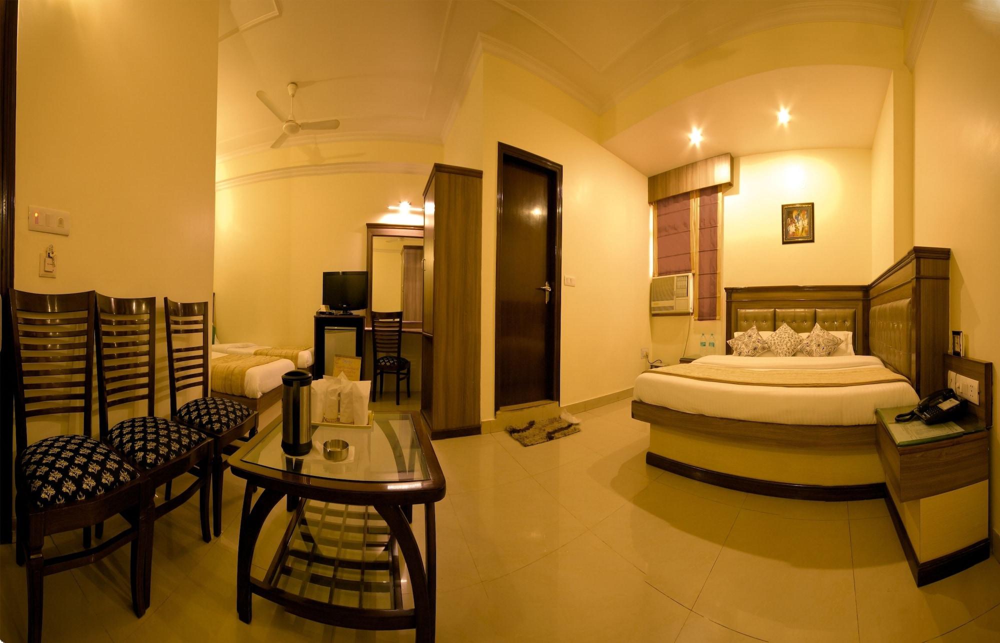 Hotel Grand Park Inn Delhi Kültér fotó