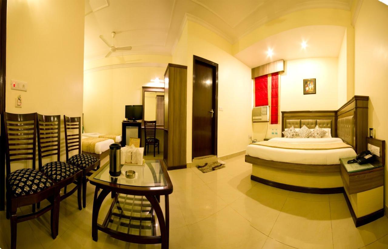 Hotel Grand Park Inn Delhi Kültér fotó