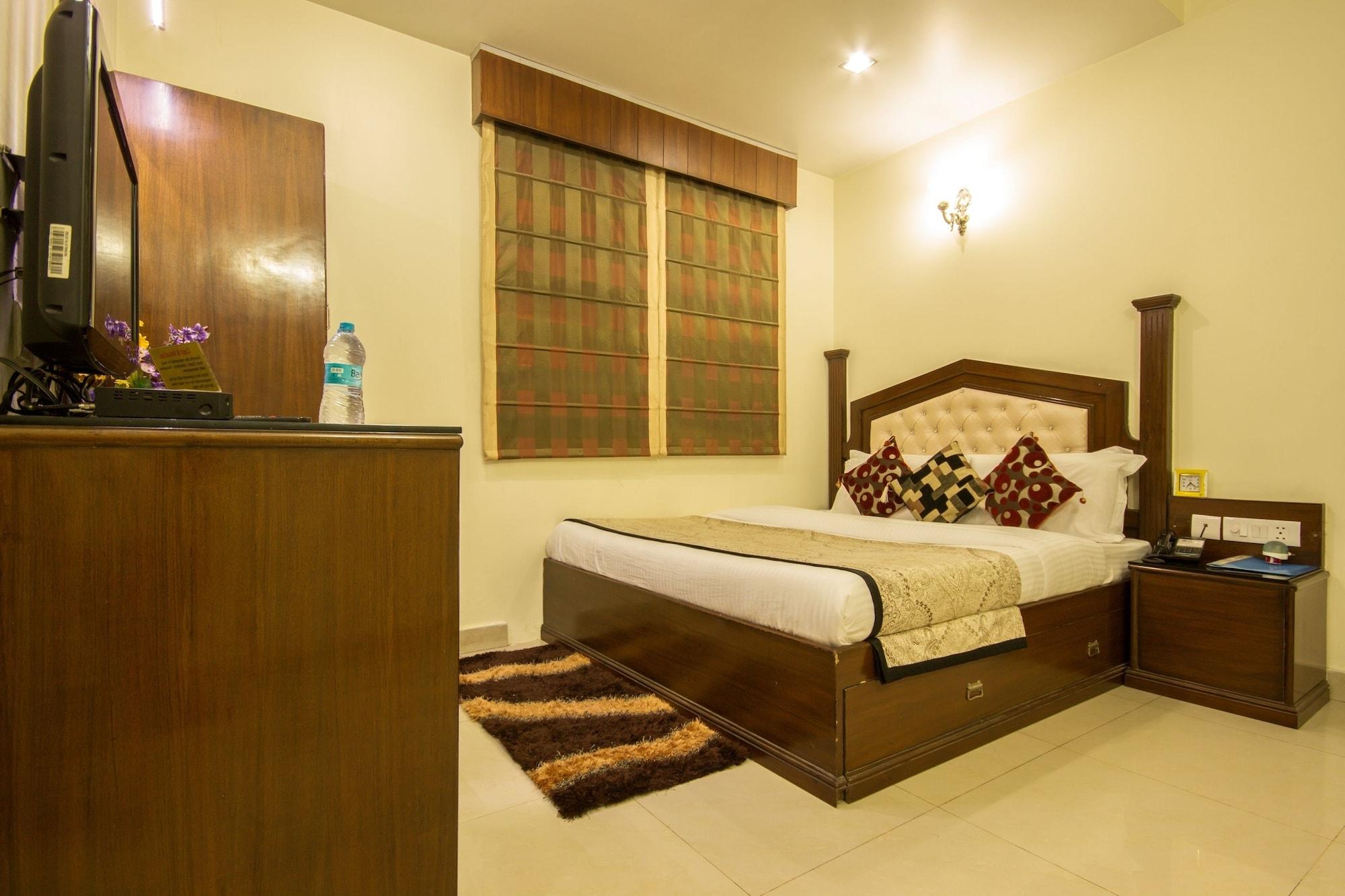 Hotel Grand Park Inn Delhi Kültér fotó