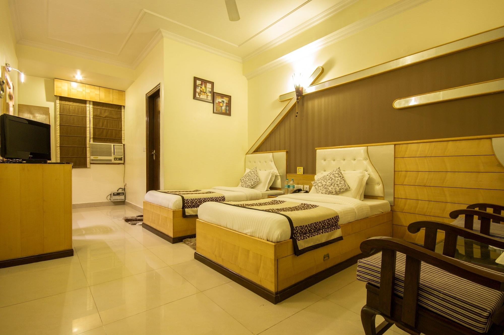 Hotel Grand Park Inn Delhi Kültér fotó