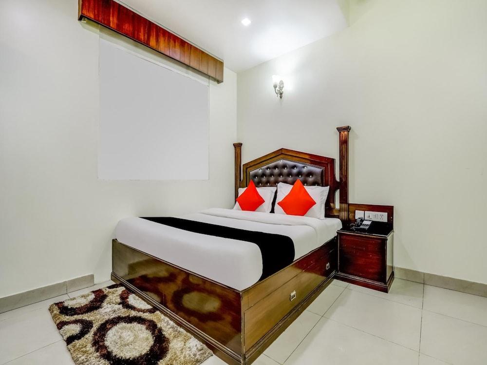 Hotel Grand Park Inn Delhi Kültér fotó