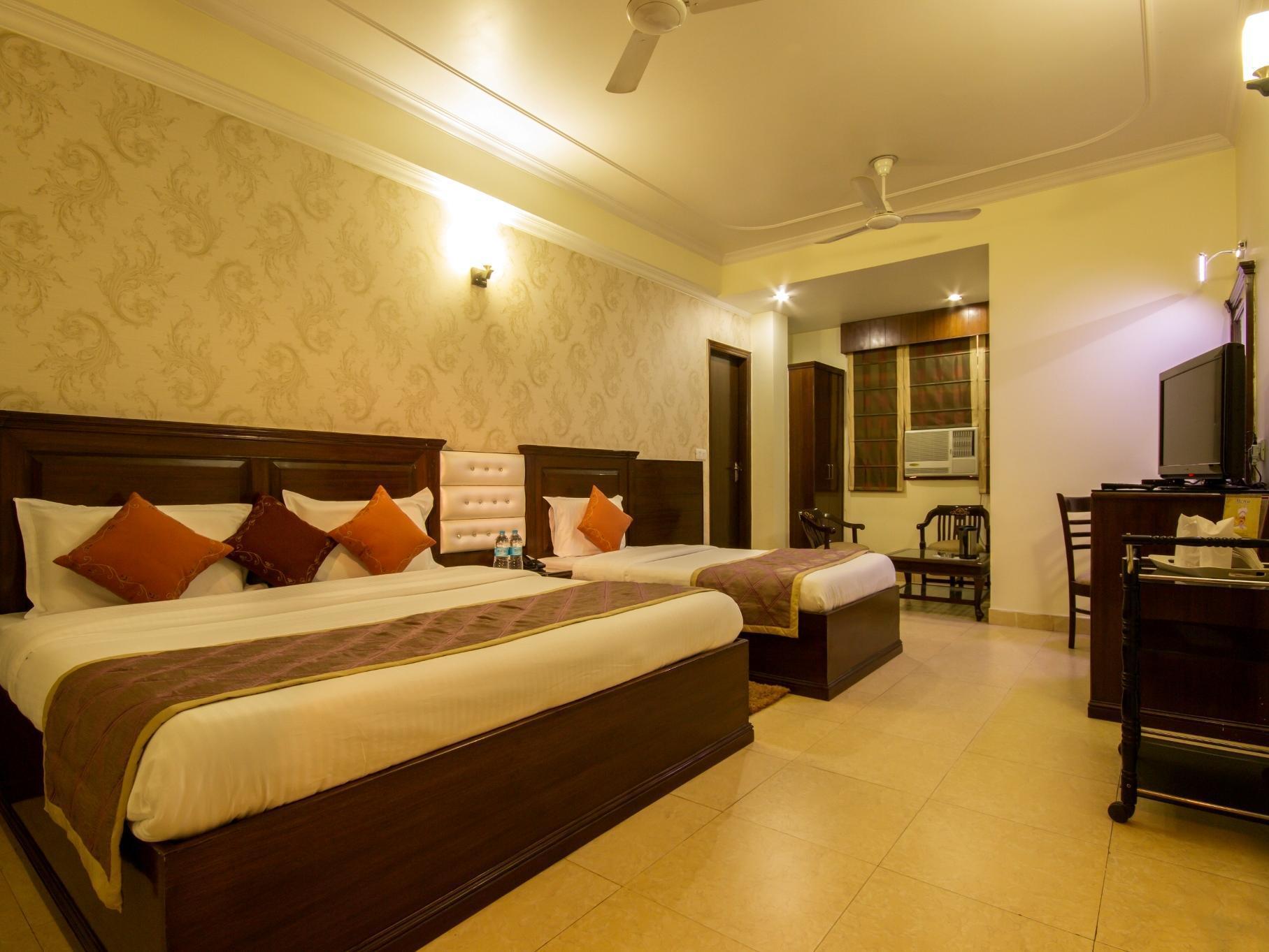 Hotel Grand Park Inn Delhi Kültér fotó