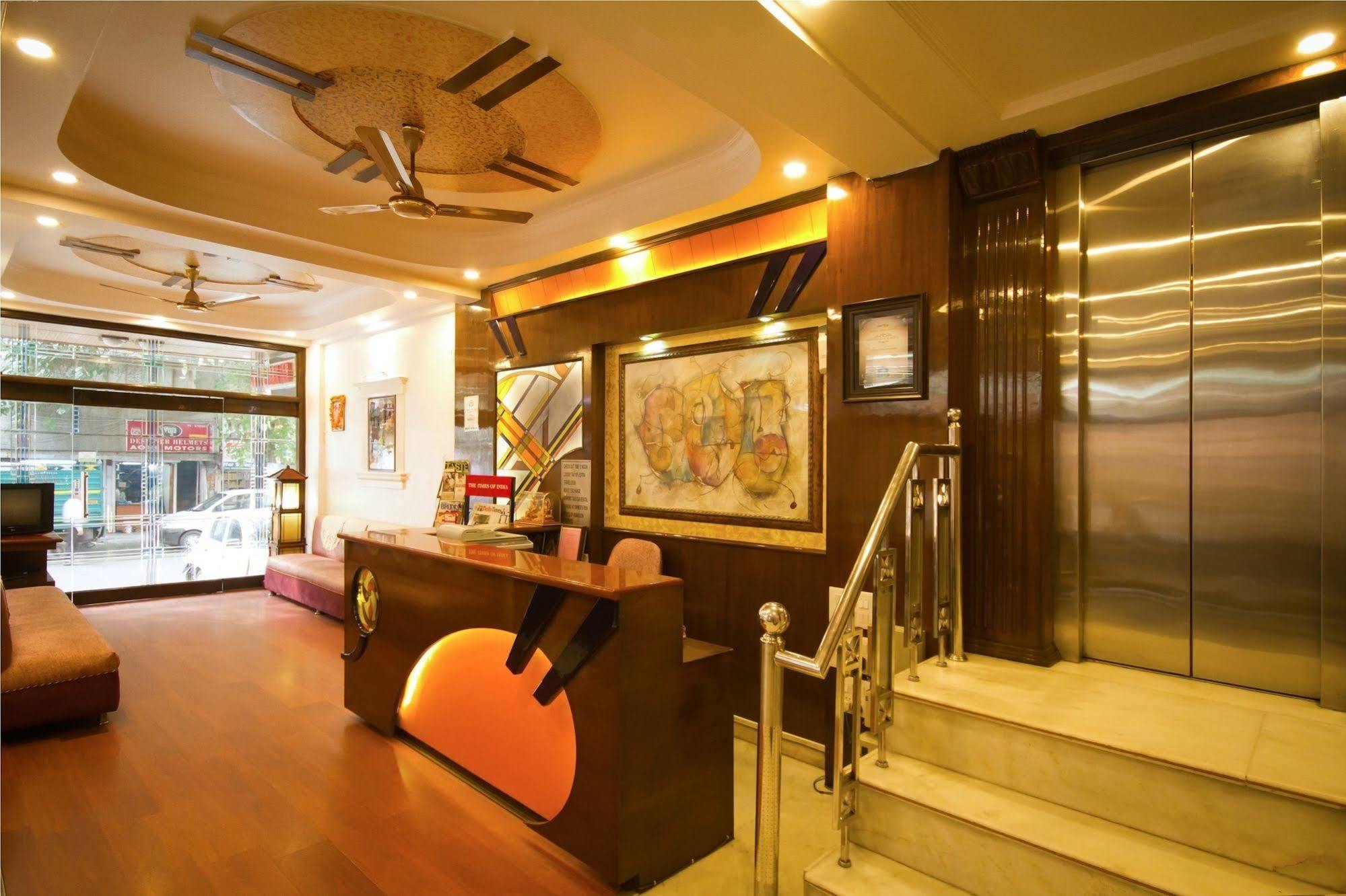 Hotel Grand Park Inn Delhi Kültér fotó